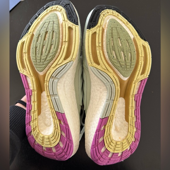 Adidas Ultraboost 22 Running Shoes - Picture 6 of 8